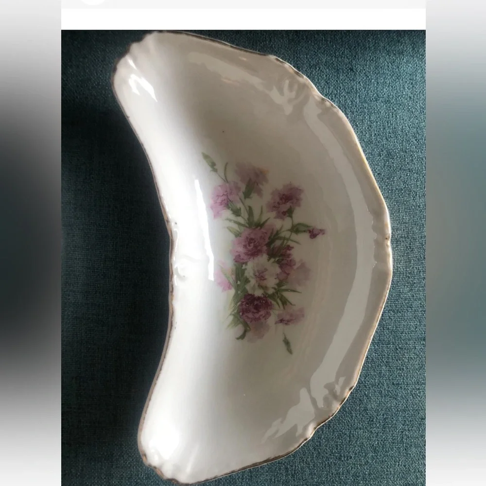 4 Vintage‎ Crescent-Shaped Bone China Dish Tapas Dessert Plate Floral Gold Rim